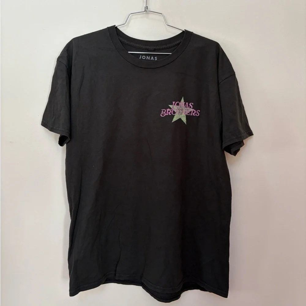 NWOT Urban Outfitters Jonas Brothers Graphic Tee Size Medium - Picture 5 of 11